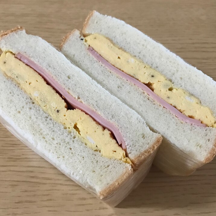 厚焼きたまごとハムのサンドイッチ